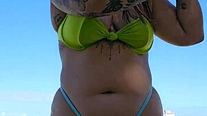 Hoje estou tão molhada que só de o pau encostar já entra