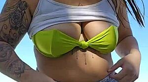 Hoje estou tão molhada que só de o pau encostar já entra