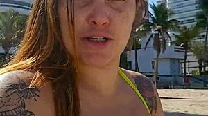 os machos n�o param de me olhar na praia