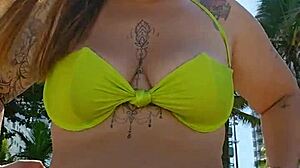 os machos n�o param de me olhar na praia