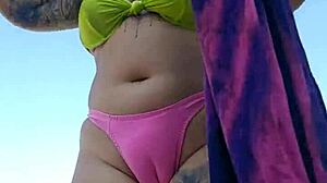 os machos n�o param de me olhar na praia