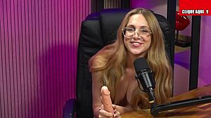 i watch this novinha safada orgasm on the siririca