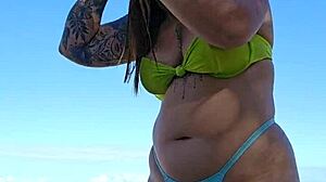 Hoje estou tão molhada que só de o pau encostar já entra