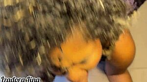 meu padrasto chegou quarto e me pegou assim ele me fez chupar o pau e dei o cuzinho at� ele n�o aguenta e deixar meu cuzinho todo arrombadinho s� anal