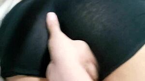 do�a mary en mini shorts