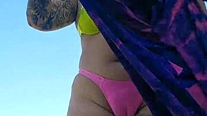 os machos n�o param de me olhar na praia