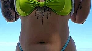 Hoje estou tão molhada que só de o pau encostar já entra