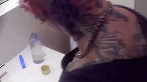 Bak Vilja dönüşümümü kontrol ediyorum, başımı ve amımı tıraşlayıp mükemmel kel fucktoy oluyorum