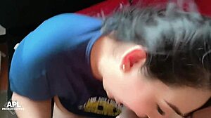 La puta de mi madrastra me pone cachondo con su cuerpo