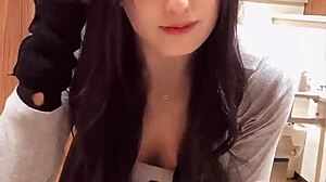 【個撮】巨乳のお姉さん女装が静かにオナニーする動画