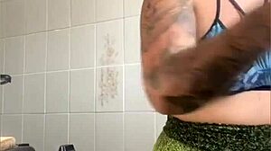 Married woman pretends to cook online but flashes her swollen pussy boldly