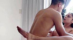 teniendo sexo apasionado en el balcón de casa trabajadores nos chiflan