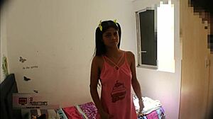 brithany es sorprendida y dominada en su casa por un ladr�n cachondo y obedece sus �rdenes historia completa