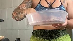 Married woman pretends to cook online but flashes her swollen pussy boldly