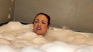 na hidro com a deliciosa nicole romanoff, mostrando tudo