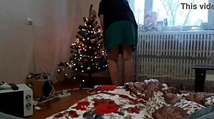 While My Stepsister Decorates The Christmas Tree On Christmas Eve, I Masturbate So Riskily!