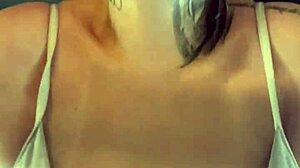 Fui treina na academia na noite de halloween fantasiada de puta do gta meu decote da minha fantasia deu tes�o n�s maromba que ficava olhando loira fofa com corpo perfeito e jovem garota