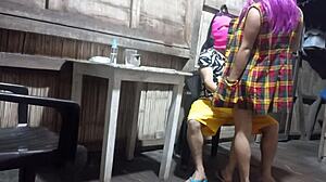 video reciente con madrastra de compañía ella se le insinúa al hijastro el hijastro se excita y hace algo sorprendente porno real casero