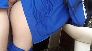 grabando a colegiala en pleno rapidin en el baño de la escuela