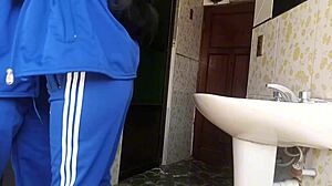 grabando a colegiala en pleno rapidin en el baño de la escuela