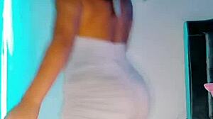 i'm shaking my ass so hot for you all