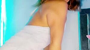 i'm shaking my ass so hot for you all