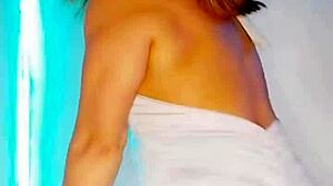 i'm shaking my ass so hot for you all