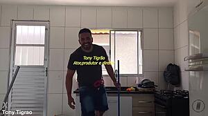 completinha no red a maravilhosa marcela branquinha mostrando tudo nos bastidores do tigr�o