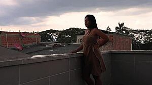 un dia frio y lluvioso hace que ella quiera el calor de mi verga