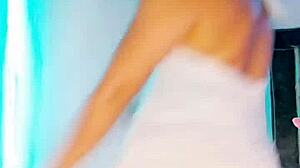 i'm shaking my ass so hot for you all