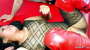 erst anpissen dann anwichsen - asia milf und reife deutsche beim ao gangbang