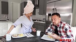 Sensual housewife made the perfect breakfast for her tactless man - Mylfex