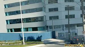 Ela completou 18 anos e chamou o amigo pra tirar a virgindade dela no meio do mato