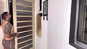 O corno me fez uma surpresa com o cadeirante do tiktok olha sobre rodas pramim sentar gostoso em um homem depois de anos uma pica nova