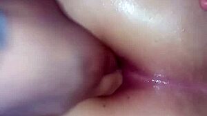 Un anal con los dedos