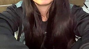 Um boquete garganta profunda e uma cavalgada invertida da debora prado antes de dormir.