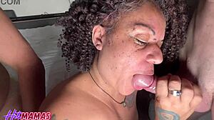 Milf safada trepando com dois amantes e o marido corno