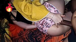 mi pequeño hermanastro viene a escondidas a mi habitación para que le quite la virginidad