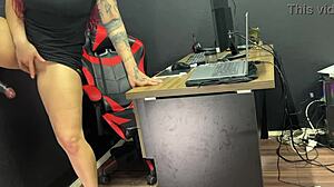 quase fui pega brincando com o meu bbc no escritorio