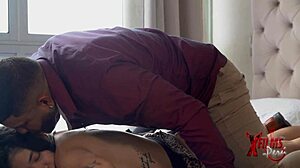 vecino caliente le mete la verga a venezolana culona en creampie cowgirl