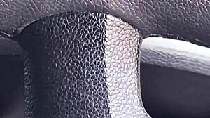 Punheta No Carro Em Público Para Gostosa No Ponto De Ônibus