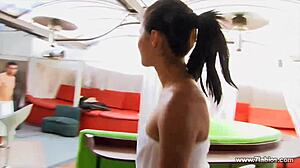 Laura y su esposo en un bar swinger