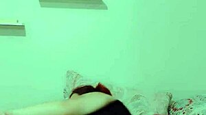 ruivinha gostosa se masturbando