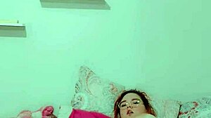 ruivinha gostosa se masturbando