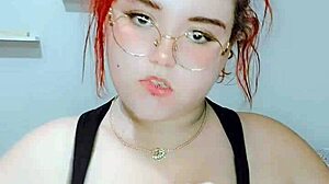 ruivinha gostosa se masturbando