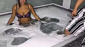 COMI A GOSTOSA DA MINHA CUNHADA NOVINHA BUCETA FICOU TODA MELADA VÁRIAS POSIÇÕES VÍDEO COMPLETO NO SHEER