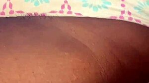 Qui veut jouer avec mes gros seins?