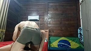 amigo pegou eu me masturbando