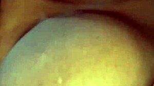 Qui veut jouer avec mes gros seins?