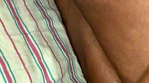 Qui veut jouer avec mes gros seins?